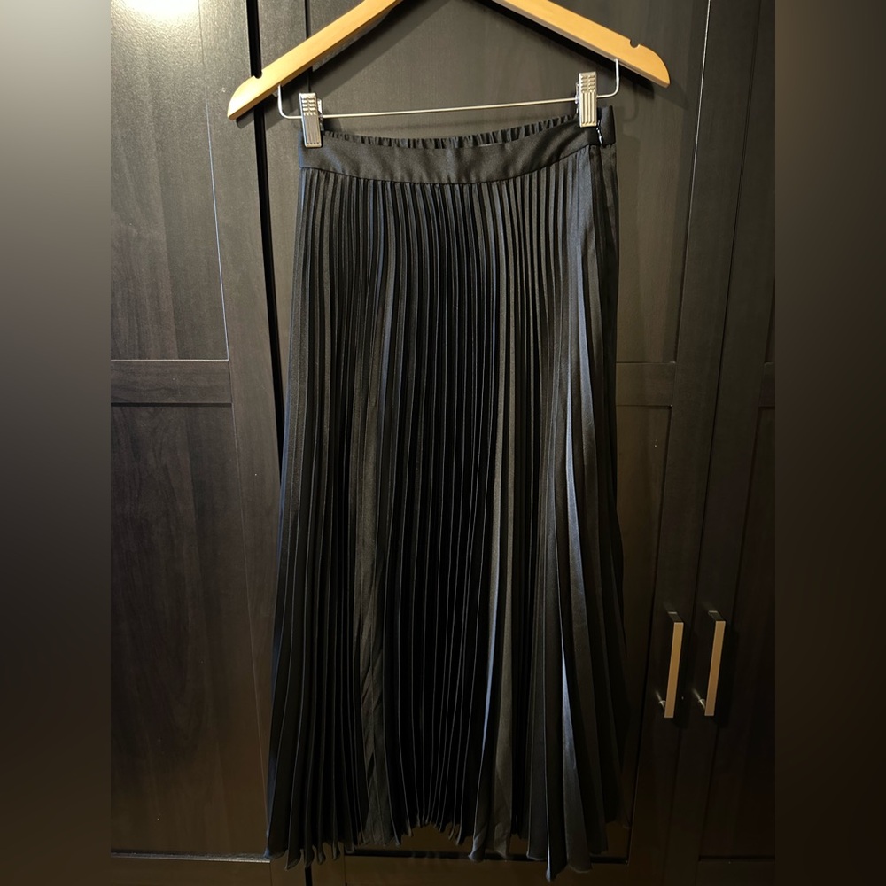 Abercrombie & Fitch Pleated Maxi Skirt – Black (XS Petite)